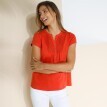 Tricou cu decolteu tunisian și broderie englezească