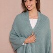Poncho tricotat cu model simplu