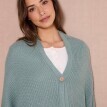 Poncho tricotat cu model simplu