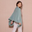 Poncho tricotat cu model simplu