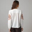 Oversize halenka s vyšívanými detaily