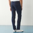 Blugi drepți cu 5 buzunare, din denim elastic, dacă aveți între 170 și 178 cm înălțime, lungime interioară picior 77 cm