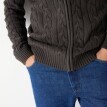 Svetr se stojáčkem na zip a copánkovým vzorem