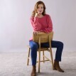 Pulóver s lodičkovým výstrihom a perličkovými gombíkmi