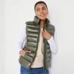 Nepromokavá prošívaná vesta na zip, s metalickým efektem
