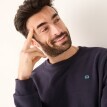 Hrejivá mikina s okrúhlym výstrihom a výšivkou