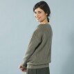 Mały sweter z długim rękawem i okrągłym dekoltem