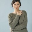 Mały sweter z długim rękawem i okrągłym dekoltem