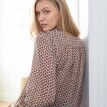 Šifonová halenka s minimalistickým potiskem
