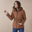 Nepromokavá dlouhá prošívaná bunda s páskem, na zip