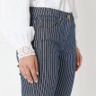 Úzke 7/8 nohavice z pruhovaného denimu