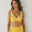 Podprsenka „Caminata“ zn. Confidence Lingerie s výšivkou, s kosticemi
