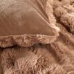 Přehoz na postel a povlak na polštářek z imitace kožešiny