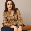 Kostkovaná propínací halenka s volánky, z flanelu
