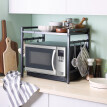 Výsuvná police nad mikrovlnnou troubu