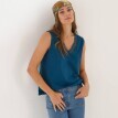 Top s výstřihem do V a krajkou