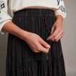 Dlhá sukňa s pružným pásom a metalickým vláknom