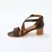 Skórzane sandały na obcasie
