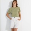 Prosta koszulka z krótkimi rękawami i okrągłym dekoltem