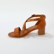 Skórzane sandały na obcasie