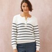 Pruhovaný pulóver s výstrihom na gombíky