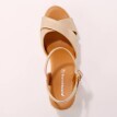 Sandály s překřížením a klínovým podpatkem
