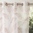 Voálová záclona s výšivkou listov a zakončením očka