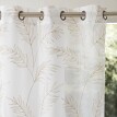 Voálová záclona s výšivkou listov a zakončením očka