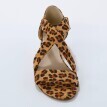 Sandále s leopardím vzorom na klinovom podpätku
