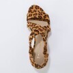 Sandále s leopardím vzorom na klinovom podpätku
