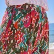 Široké šortky s viacfarebnou potlačou