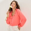 Blúzka s výstrihom do V a volánmi