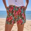 Široké šortky s viacfarebnou potlačou