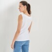 Jednofarebný top s lodičkovým výstrihom