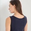 Jednofarebný top s lodičkovým výstrihom