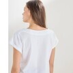 Jednofarebné tričko s lodičkovým výstrihom a krátkymi rukávmi