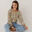 Blúzka s potlačou kvetín a okrúhlym výstrihom