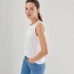 Jednofarebný top s lodičkovým výstrihom