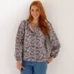 Blúzka s potlačou kvetín a okrúhlym výstrihom