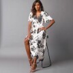 Długa sukienka z szerokimi rękawami i kwiatowym nadrukiem