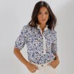 Mušelínová blúzka s potlačou kvetín a krátkymi rukávmi
