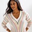 Pulóver s prúžkami a výstrihom do V
