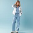 Pantaloni largi din denim ușor, pentru o siluetă minionă