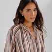 Široká blúzka s potlačou pruhov