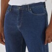 Rovné džínsy s komfortným pásom
a 5 vreckami