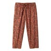 Spodnie piżamowe 3/4 z nadrukiem liści i ściągaczem