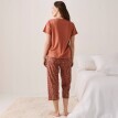 Spodnie piżamowe 3/4 z nadrukiem liści i ściągaczem