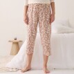 Spodnie piżamowe 3/4 z nadrukiem liści i ściągaczem
