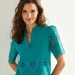 Blúzka s tuniským výstrihom a madeirovou výšivkou