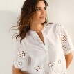 Blúzka s tuniským výstrihom a madeirovou výšivkou